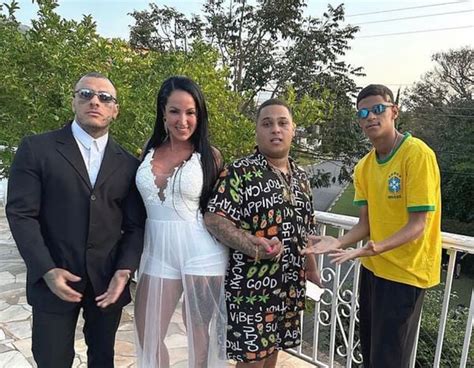 elisa sanchez transando|Luva de Pedreiro grava clipe com Ryan SP e atriz pornô Elisa .